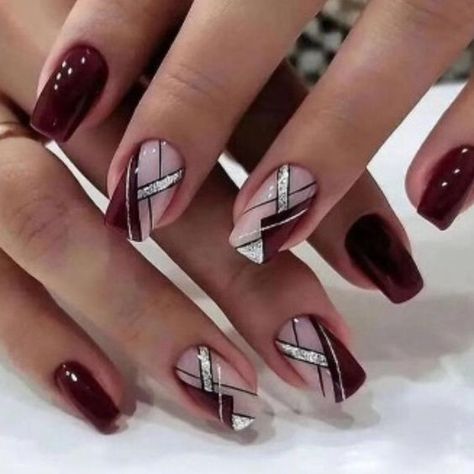 Nail Art Blanc, Maroon Nail Art, Vintage Nail Art, Subtle Nail Art, Nail Art Stripes, Maroon Nails, Geometric Nail Art, Gold Nail Art, Short Fake Nails