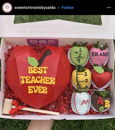 Back To School Chocolate Strawberries, Thank You Strawberries, Strawberry Kabobs, Pastry Business, Sweets Business, Valentine's Desserts, Breakable Hearts, Treat Making, Halloween Sweet Treats