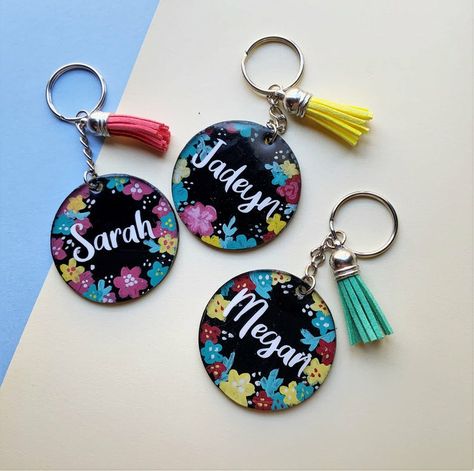 Hand painted floral design with custom name in permanent vinyl. Sealed with a UV resin dome on both sides! Super cute! Keychain Art, Neighborhood Activities, Name Keychains, Hoop Art Wall, Name Keychain, Acrylic Keychain, Whatsapp Number, Small Canvas, Name Design