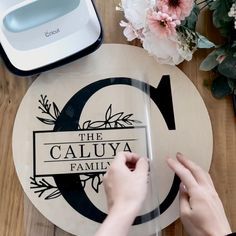 Christmas Food Ideas For Dinner, Gifts For Boyfriend Long Distance, Family Monogram Sign, Spam Mail, Cricut Explore Projects, Idee Cricut, Projets Cricut, Family Monogram, Diy Gifts For Friends