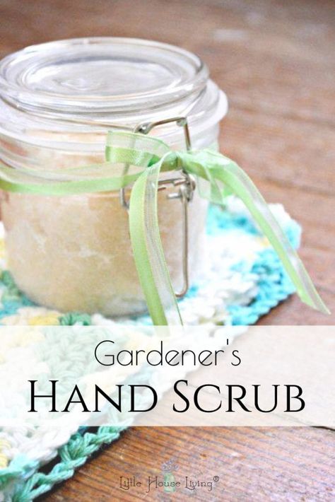 Gardeners Hand Scrub, Body Butter Vs Lotion, Hand Scrub Homemade, Diy Kosmetik, Face Scrub Homemade, Hand Scrub, Sugar Lip Scrub, Diy Scrub, Scrub Recipe