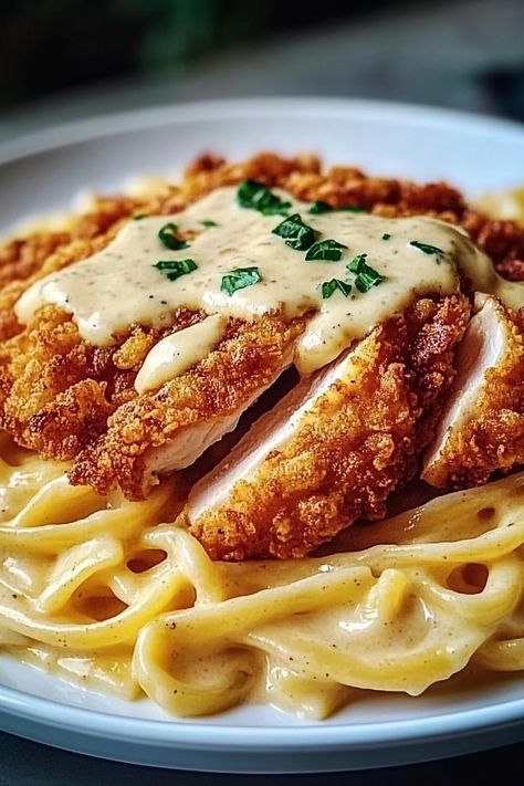 Crispy Chicken with Creamy Pasta Creamy Lemon Garlic Pasta, Country Fried Chicken, Creamy Chicken Pasta Recipes, Hotdish Recipes, Breaded Chicken Cutlets, Lemon Garlic Pasta, Creamy Pasta Recipes, Soup And Stew Recipes, Creamy Garlic Chicken