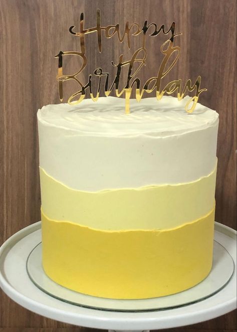 Pretty Birthday Cakes Yellow, White And Yellow Cake Decoration, Yellow And Gold Cake, Yellow Cake Design Simple, Yellow Cake Designs Birthday, Haldi Cake, Yellow Cake Design, Yellow Cakes Decoration, Yellow Birthday Cake