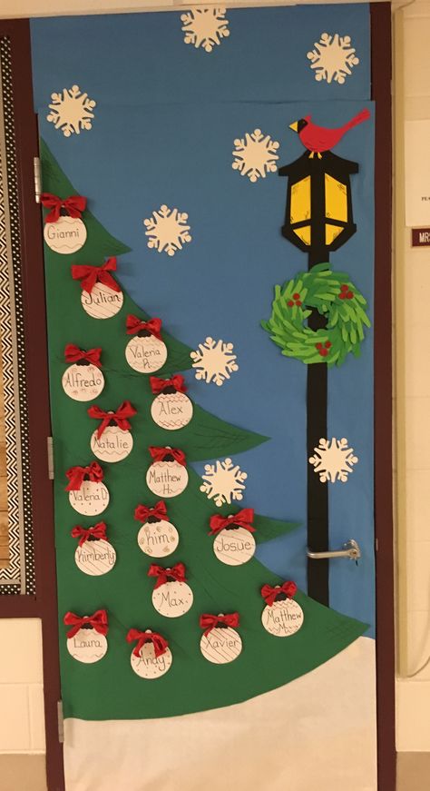 Door Decorations For School, Winter Door Decorations Classroom, Decorations For School, Teacher Door Decorations, Door Decorations Classroom Christmas, Classroom Christmas Decorations, Holiday Door Decorations, Christmas Door Decorating Contest, Christmas Classroom Door