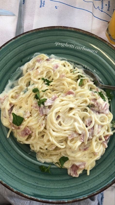 Spaghetti Carbonara Aesthetic, Pasta Carbonara Aesthetic, Carbonara Aesthetic, Spaghetti Aesthetic, Healthy Eating Meal Plan, Pasta Carbonara, Pasta Food, Carbonara Pasta, Spaghetti Carbonara