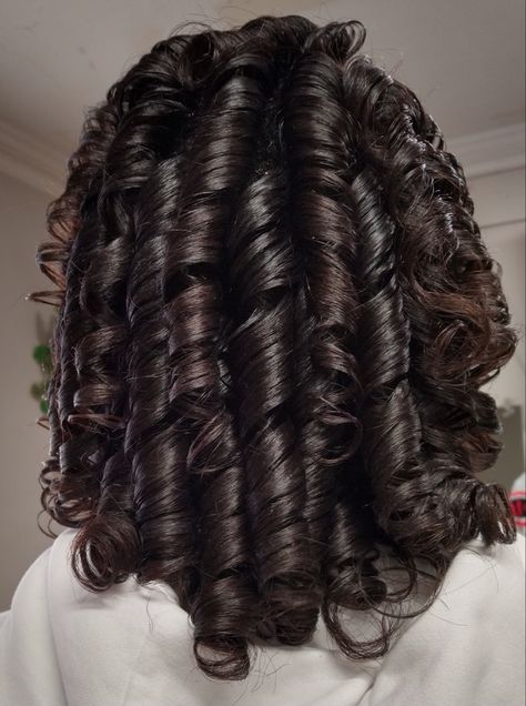 Ring curls on long relaxed hair💚 Big Curls For Long Hair, Long Relaxed Hair, Big Bouncy Curls, Long Curly Haircuts, Ringlet Curls, Curls For Long Hair, Really Long Hair, Braided Cornrow Hairstyles, Long Curls