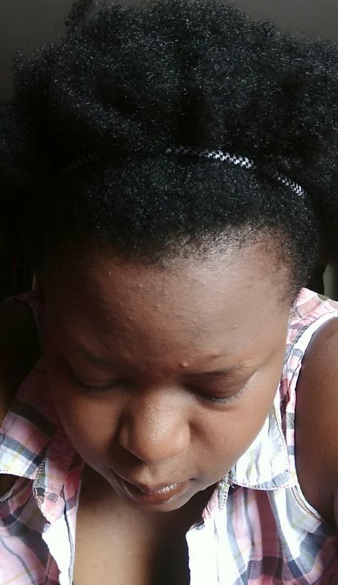 Finger combed Afro with a hairband Hat With Afro Hair, Afro With Hair Clips, Afro And Headphones, Headband Afro, Afro Headband Wig, Comb, Baby Face