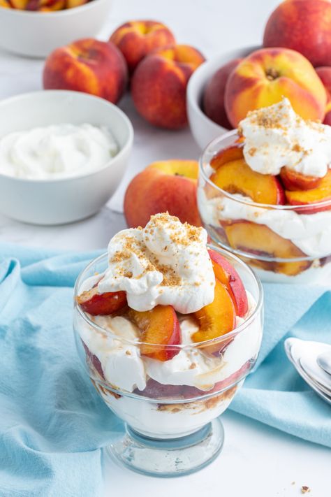 Peaches and Cream Parfaits recipe from RecipesForHolidays.com Peaches And Cream Breakfast, Breakfast Parfait, Peach Parfait, Parfait Desserts, Dried Fruit Snacks, Parfait Breakfast, Parfait Recipes, Simple Dessert, Elegant Desserts