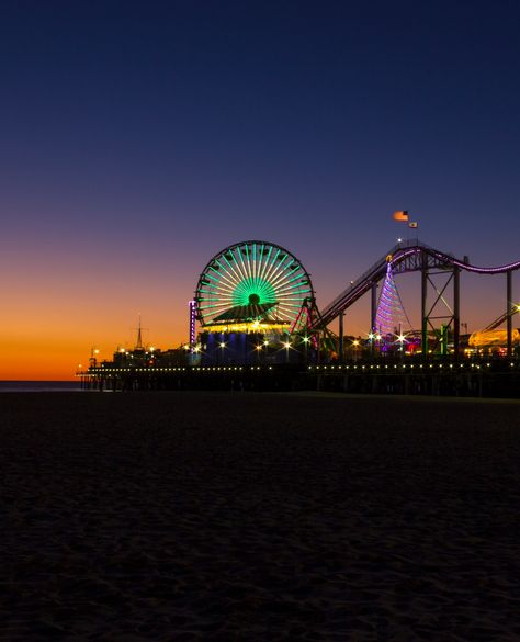 Pier Amusement Park, California Amusement Parks, United States Aesthetic, Pier Santa Monica, Life In Usa, Concession Stands, Los Angeles Aesthetic, California Parks, Double Jointed