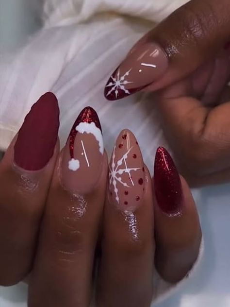 Holiday Nail Inspo, Santa Nail Art, Santa Hat Nails, Winter Nail Art Designs, Natural Nails Manicure, Santa Nails, Christmas Gel, Short Gel Nails, Christmas Gel Nails