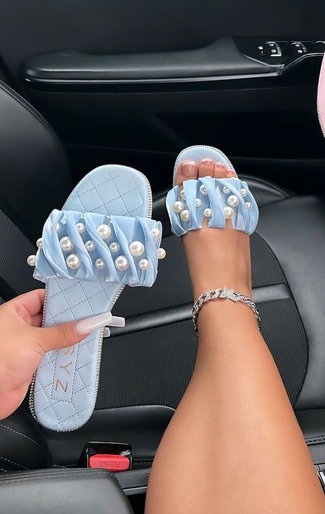 Stylish Shoes Heels, Elegant Shoes Heels, Shoe Hacks, Fancy Sandals, Pretty Sandals, White Nike Shoes, Fashion Slippers, Girly Shoes, Elegant Shoes