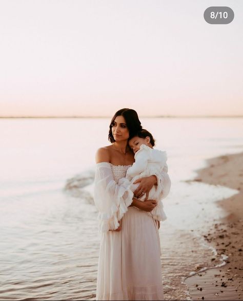 Family Pregnancy Photoshoot, Summer Baby Photos, Beach Dress Photoshoot, Baby Beach Photos, Mom Daughter Photography, Beach Photoshoot Family, Sunset Family Photos, Daughter Photo Ideas, Mommy Daughter Photos