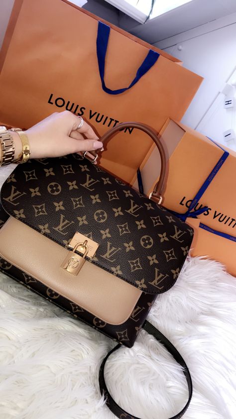 Sac Yves Saint Laurent, Louis Vuitton Handbags Black, Tas Gucci, Sac Louis Vuitton, Mode Rihanna, Buat Pita, Luxury Bags Collection, Girly Bags, Fancy Bags