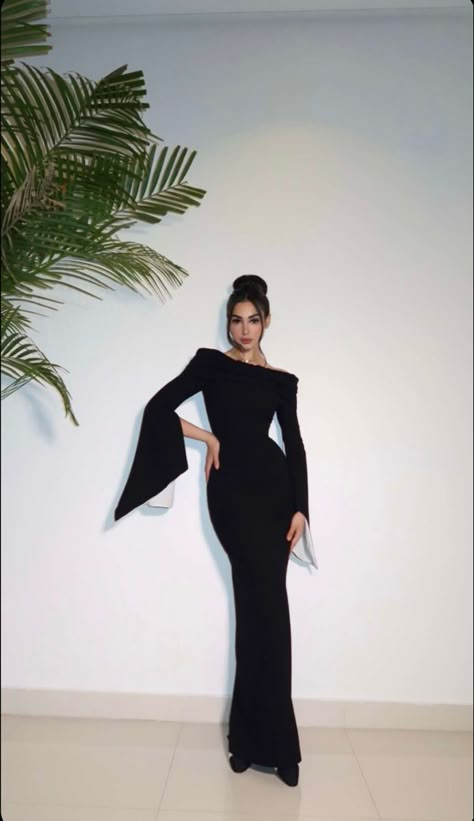 Black Dinner Dresses, Dinner Dress Classy Elegant, Casual Weekend Style, Black Wedding Gowns, Modest Evening Dress, Classy Gowns, Corporate Dress, Black Dresses Classy, Classy Wedding Dress