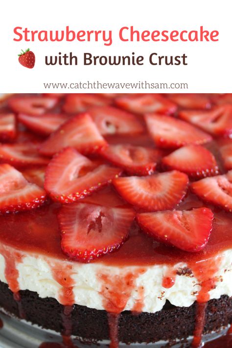 Strawberry Cheesecake with a Brownie Crust Chocolate Strawberry Cheesecake Recipes, Strawberry Brownie Cheesecake, Brownie Crust Cheesecake, Cheesecake With Brownie Crust, Strawberry Oreo Cheesecake, Brownie Crust, Chocolate Strawberry Cheesecake, Bake Cheese, Strawberry Cheesecake Recipe