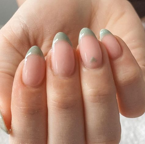 Transform Your Look: 10 Chic Sage Green Nail Designs You Must Try! - HomeBeautyHaven Short Nails Ideas Sage Green, Short Nail Inspo Green, Green Nail Inspired, Nail Inspo Sage Green, Green Nail Inspo Short, Sage Green Wedding Nails, Nails Simple Green, Muted Nails, Nails Light Green