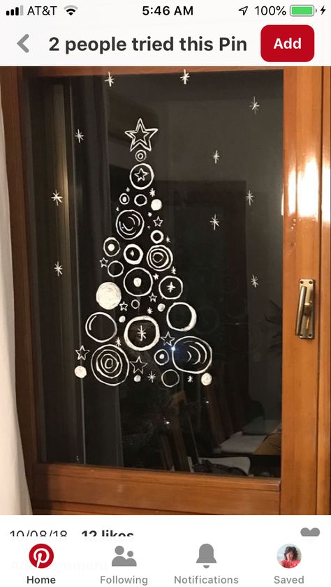 Window Painting For Christmas, Chalk Pen Window Art Christmas Easy, Window Chalk Christmas, Christmas Window Painting Diy, Window Painting Ideas Christmas, Ideas Decoracion Navidad, Christmas Chalkboard Art, Christmas Window Painting, Christmas Window Decorations