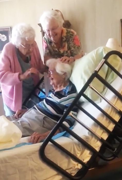 97-Year-Old Woman Being Pampered by Her Sweet Sisters While in Hospice Care Is Capturing Hearts Love What Matters, Hospice Nurse, Female Face Drawing, Being Loved, Hospice Care, Our Future, Original Video, Family Day, Nursing Students