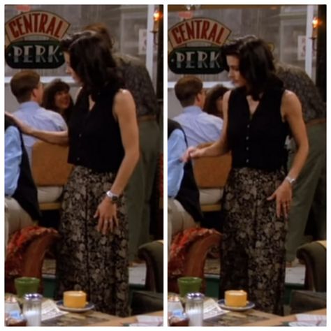 Monica Geller Skirt Outfits, Monica Geller Outfits Summer, Monica Outfits, Monica Geller Outfits, Phoebe Buffay Outfits, Movie Date Outfits, Friends Outfit, Friends Outfits, Movies Fashion