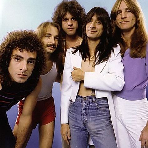 Boom. : Daily Boom 80's Throwback: Journey- 'Who's Crying ... Rock And Roll Songs, Journey Band, Journey Steve Perry, Classic Rock And Roll, Steve Perry, We Will Rock You, Musica Rock, Rock N’roll, I'm With The Band