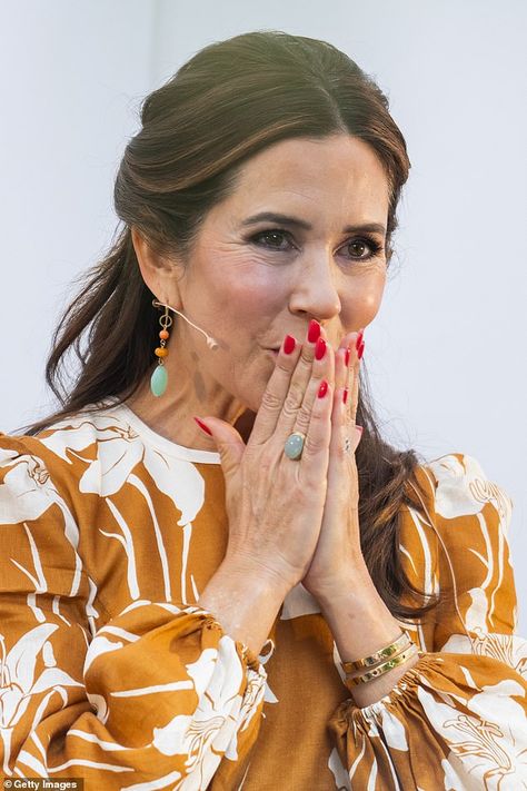 Queen Mary of Denmark hosts special event in Copenhagen Light Smokey Eye, College Looks, Mary Of Denmark, Princess Marie Of Denmark, Danish Royal Family, Danish Royals, European Royalty, Royal Outfits, Mary Elizabeth