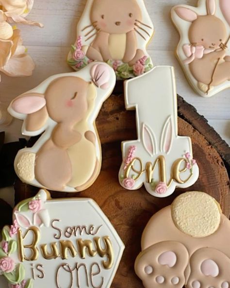 Ideas for the first birthday party. Gorgeous baby pink colours & rabbit. Decor price starts from 600 aed 😉 #kidsbirthday #kidsbirthdaydubai #eventdubai #birthdayparty #birthdaypartydecor #girlsbirthday #girlsbirthdaydubai Baby Shower Cookies Neutral, Bunny Birthday Theme, February Baby Showers, Bunny Birthday Cake, Some Bunny Is One, Bunny Birthday Party, Girl Bday Party, Baby Shower Theme Decorations, Bunny Baby Shower