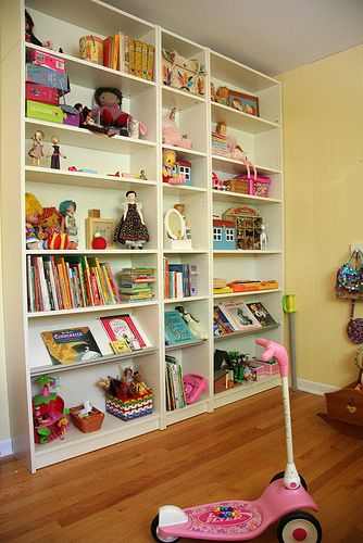 big girl room – Wee Wonderfuls Painting A Table, Organizing Shelves, Billy Bookcases, Billy Regal, Display Books, Bookcase Organization, Bookshelf Organization, Ikea Billy Bookcase, Ikea Billy