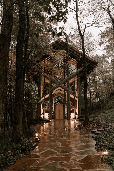 Pretty Places In Arkansas, All Glass Wedding Chapel, Pretty Places To Get Married, Arkansas Glass Chapel, Chapel In The Mountains, Wood Wedding Venues, Modern Fantasy Wedding, Chapel In Arkansas, Mystical Wedding Venues