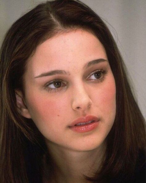 Straight Eyebrows, Make Up Inspo, Beauty Icons, Natalie Portman, Fav Celebs, Looks Vintage, Makeup Inspo, Maquillaje De Ojos, Makeup Inspiration