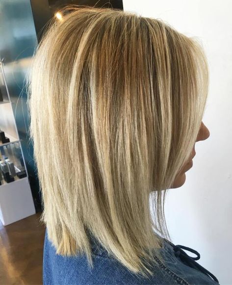 Straight Blonde Lob with Highlights Shoulder Length Hairstyles, Medium Length Blonde, Facial Contouring, Fine Straight Hair, Medium Length Hairstyles, Lob Haircut, Flat Hair, Side Bangs, Haircuts For Fine Hair