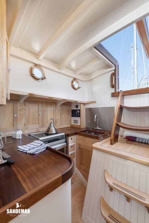 Yacht Decor Boat Interior, Boat Interior Design, Boat House Interior, Sailboat Interior, Sailboat Decor, Yacht Interior Design, Sailboat Living, Sail Life, Boat Restoration