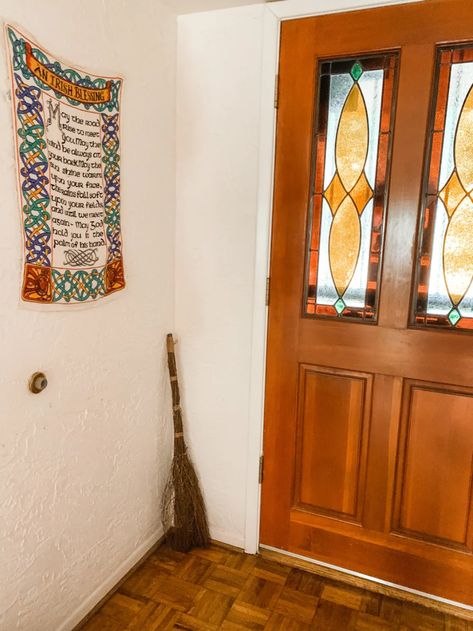 Cinnamon Broom Over Door, Broom Over The Door, Broom Above Door Meaning, Cinnamon Broomstick Decor, Cinnamon Broom Decor Ideas, How To Make A Cinnamon Broom, Cinnamon Broom Meaning, Cinnamon Broom Witchcraft, Cinnamon Broom Ideas