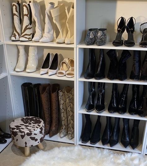 Aesthetic Shoes, Mode Inspo, The Closet, Dream Shoes, Bedroom Inspo, House Inspo, My New Room, Street Styles, تصميم داخلي