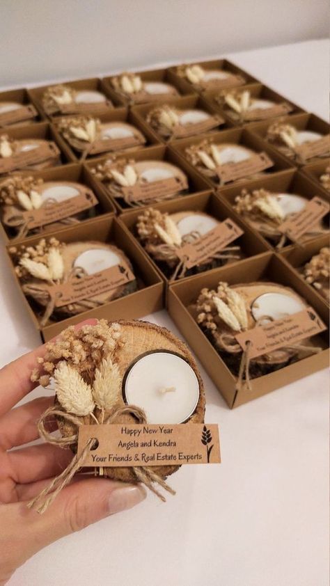 Tea Light Wedding Favors, Boho Theme Party Favors, Boho Wedding Souvenirs, Return Gift Wedding, Candle Themed Wedding, Diy Party Gifts For Guests, Art Wedding Favors, Gifts With Dried Flowers, Guest Wedding Gifts Ideas