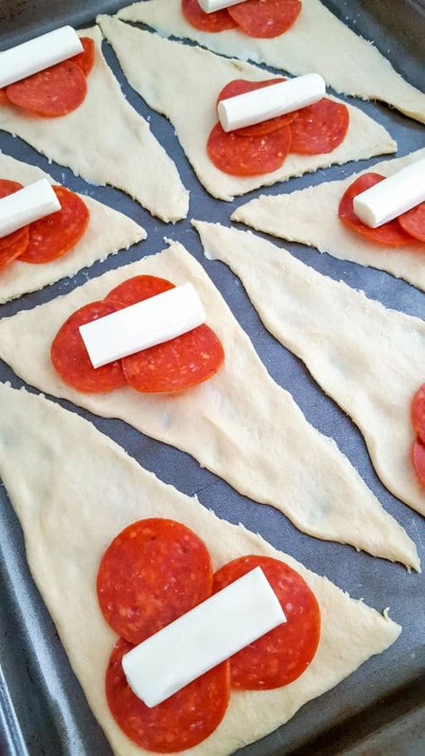 Appetizers With Crescent Roll Dough, Candied Cherries Recipe, Crescent Roll Snacks, Easy Pepperoni Rolls, Pizza Crescent Rolls, Pizza Crescent, Easy Pepperoni Pizza, Pizza Dippers, Crescent Roll Apple Dumplings