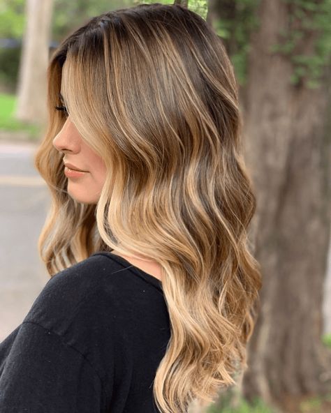 Cool Blonde Hair, Honey Blonde Hair, Brown Hair Balayage, Honey Hair, Blonde Hair Inspiration, Brown Blonde Hair, Hair Color Balayage, Hair Inspiration Color, Hair Inspo Color