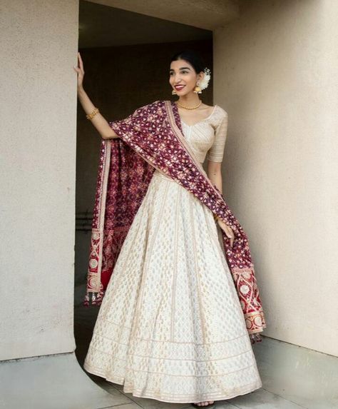 White Lehenga Choli With Contrast Dupatta, White Ghagra Choli Simple, White Lehenga With Contrast Dupatta, White Chickenkari Lehenga, White Panetar Lehenga Gujarati, Off White Lehenga Combination, White Ghagra, Designer Dresses For Wedding, Onam Outfits Ideas