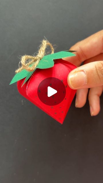 Strawberry Gifts Ideas, Diy Strawberry Gift, Strawberry Crafts, Strawberry Art, Strawberry Gifts, Chocolate Wrapping, Gift Holders, Instagram Diy, July 15