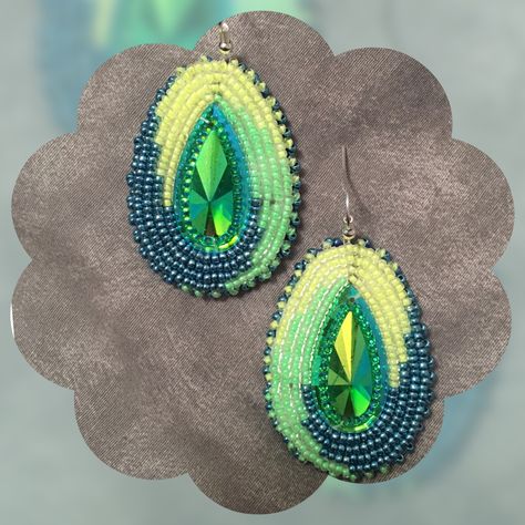 Line green, yellow and blue Green Beaded Earrings Native American, Beaded Earrings Native American, Green Beaded Earrings, Beaded Ideas, Work Earrings, Beading Earrings, Beadwork Ideas, Earrings Native American, Native Beading Patterns