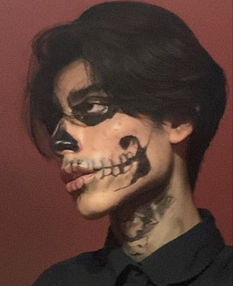 Men Skeleton Makeup, Man Skull Makeup, Half Skull Face Makeup, Tate Langdon Makeup, Guys Halloween Makeup, Skeleton Face Makeup, Skull Face Makeup, Skeleton Face Paint, Halloween Makeup Hacks