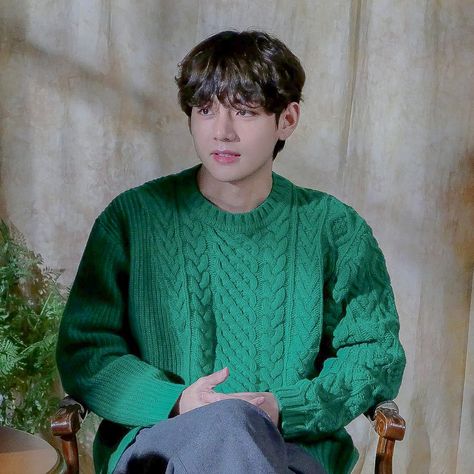 #bts #taehyung #aesthetic Sweater Tutorial, Photoshoot Bts, Indian Army, Wear Green, Green Outfit, V Taehyung, Green Sweater, Bts Photo, Green Fashion