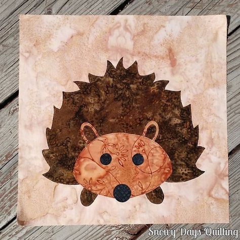 hedgehog quilt block/ Fall into a Quilt Along.  Block designed by Vanda Christensen Hedgehog Quilt, Introduction Post, My Introduction, Hedgehog Craft, Animal Quilts, Applique Pattern, Snowy Day, Blanket Stitch, Mini Quilts