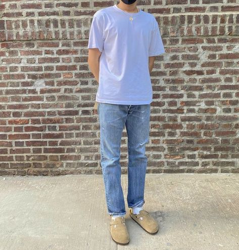 Clog Aesthetic, Birk Clogs Outfit, Clogs Outfit Summer, Birkenstock Boston Outfit Men, Outfit With Clogs, Birk Clogs, Clogs Street Style, How To Style Clogs, Birkenstock Outfit Men