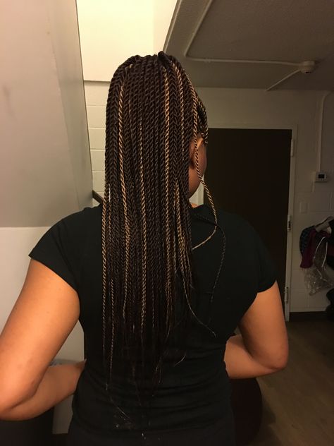 Sengalese Twists Small Medium With Curls, Black And Brown Senegalese Twists, Senegalese Twist Ombre, Sengalese Twists Medium Large, Senegalese Twist Shoulder Length, Queens Birthday Cake, Senegalese Twist Hairstyles, Senegalese Twist Braids, Queen Birthday