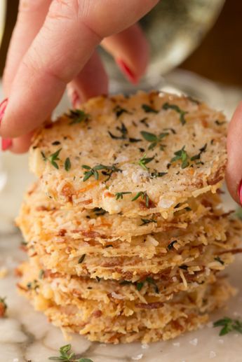 One of the most elegant (and easy!) Italian-inspired appetizers you'll ever have the pleasure of meeting. Parmesan Crisps with Thyme and Sea Salt Homemade Crackers Recipe, Savoury Biscuits, Parmesan Crisps, Homemade Crackers, Italian Appetizers, Appetizer Bites, Cracker Recipes, Savoury Baking, Easy Italian