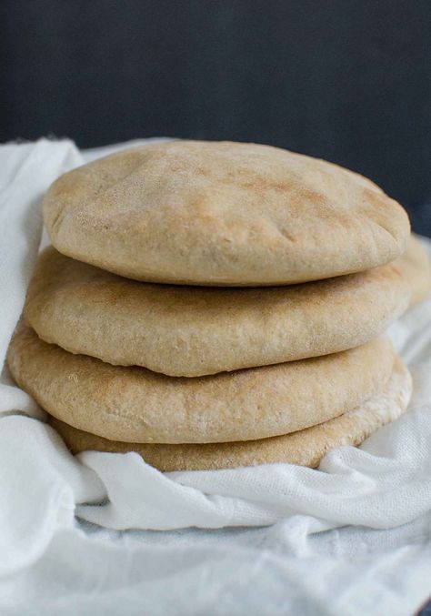 Healthy Pita Bread, Garlic Naan Bread Recipe, Bread Naan, Whole Wheat Pita Bread, Grains Recipes, Greek Pita, Homemade Pita Bread, Pita Bread Recipe, Homemade Pita