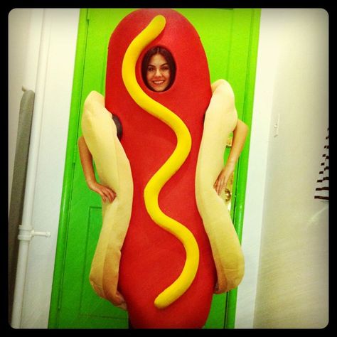 Does this picture make my buns look big? Hot Dog Costume, Burger Costume, Hotdog Costume, Big Talk, Food Costumes, Burger And Fries, Dog Costume, Victoria Justice, Love Pictures