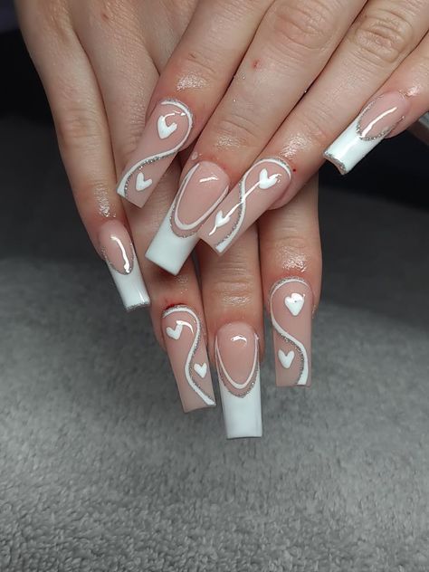 White acrylics Summer, hearts Shirt White Acrylic Nails With Design, Acrylic Nail Designs With Hearts, White Heart Nail Designs, White Heart Acrylic Nails, Silver Heart Nails, White Nails With Hearts, Acrylics Summer, White Heart Nails, Party Nail Design