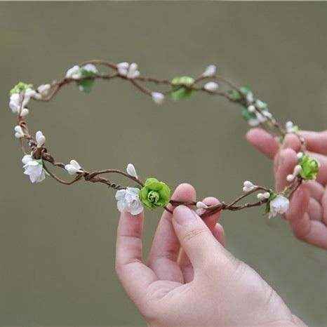 Bridal Party Hairstyles Bridesmaid, Bridal Party Hairstyles, Drátěná Socha, Diy Floral Crown, Headband Diy, Bridal Party Hair, Bridesmaid Diy, Rose Flower Crown, Diy Crown