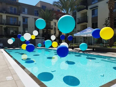 Pool balloons, summer party, pool party, party ideas Pool Party Ideas, Backyard Pool Parties, Backyard Party Decorations, Pool Party Themes, Pool Party Kids, Party Swimming Pool, Pool Party Decorations, Pool Birthday, Diy Pool